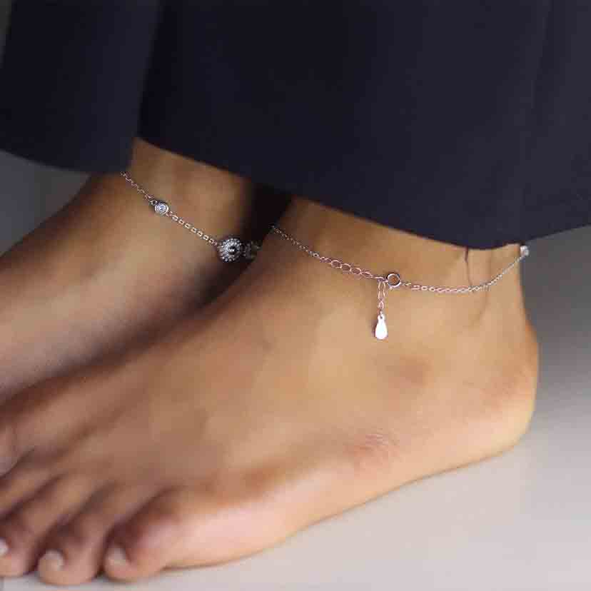 Luminous Swirl Silver Payal - Image 4